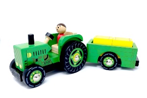 טרקטור עם עגלת חציר