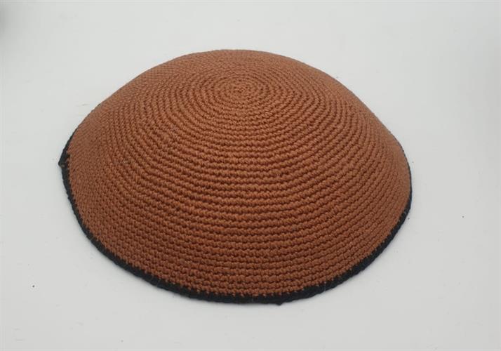 כיפה סרוגה חום פס חום כהה