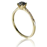 טבעת יהלומים עדינה ומיוחדת בזהב 14 קראט