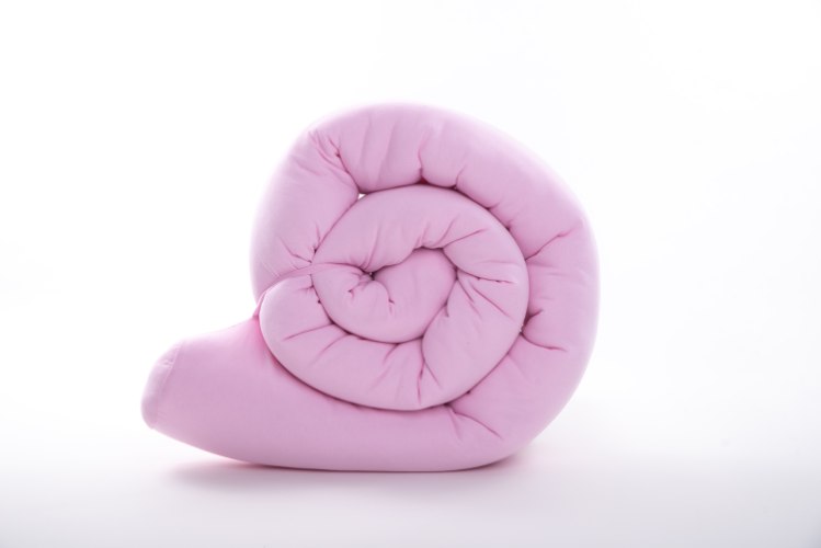 לולי שבלולי ורוד בייבי - נחשוש מכותנה אורגנית- 2 מטר- עם חוטים מיועדים לקשירה למיטה