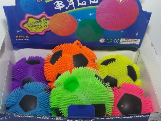 כדורגל קוצים אורות