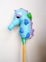 סוסון ים על מקל בצבע תכלת *סוג ב'*