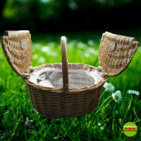 סלסלת פיקניק עם מכסים חומה עם צידנית מובנית