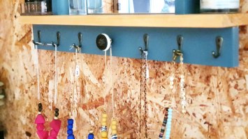 מתלה להרבה שרשראות