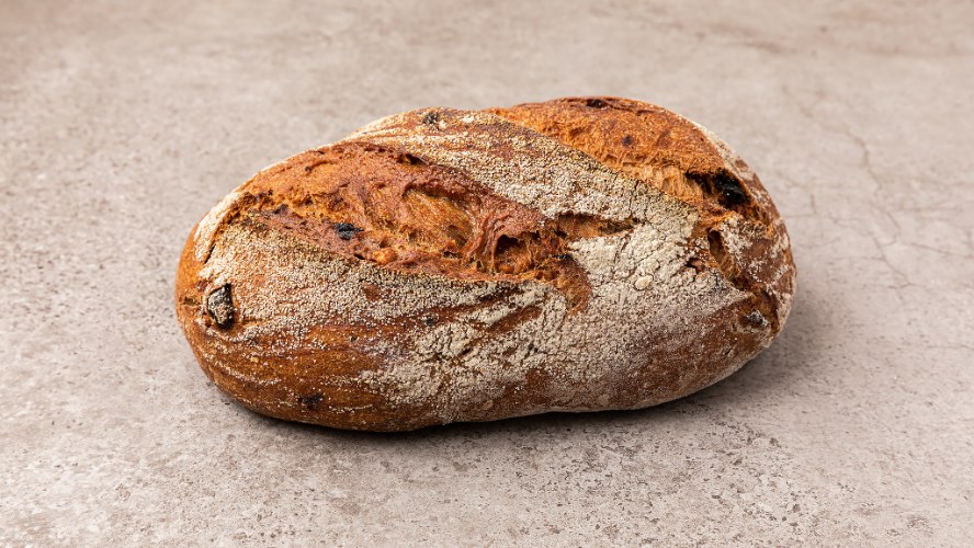 אגוזים צימוקים