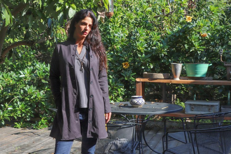 ג'קט ארוך כפתורים מדמוי זמש