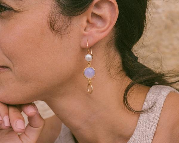 E-06 עגילי גולדפילד 14Kבשילוב אבני פנינה ואבני אופלית