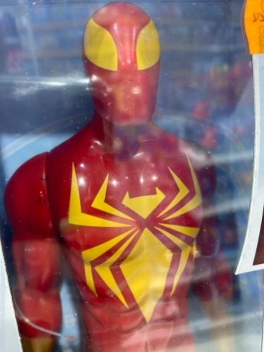 דמות ספיידרמן אדום