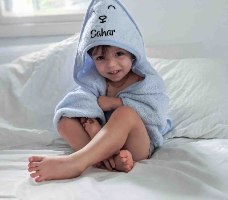 מגבת קפוצ'ון לתינוק עם שם התינוק - צבע תכלת