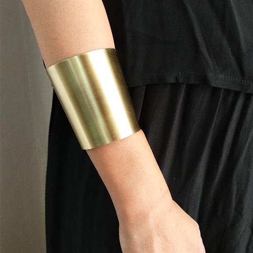 צמיד זרוע רחב מוזהב