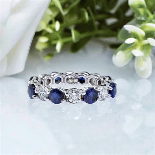 טבעת איטרניטי טבעת משובצת יהלומים ואבני ספיר