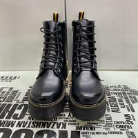 מגפון young טרקטור בצבע שחור מט