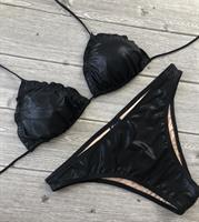 מבריק אולטרה שחור