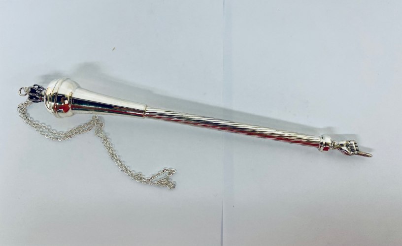 יד (אצבע) לספר תורה עשויה מכסף 