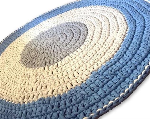 שטיח סרוג, שטיחים סרוגים, שטיחים לחדרי ילדים, שטיח לחדר של נער, עיצוב חדרים, חדרי נוער, שטיח בגוון ג'ינס, ג'ינס