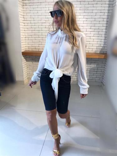 חולצת גולף ציפקה קשירה במותן