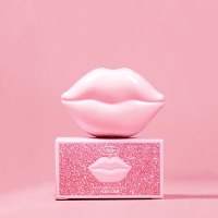 פילינג לשפתיים מועשר בלחות