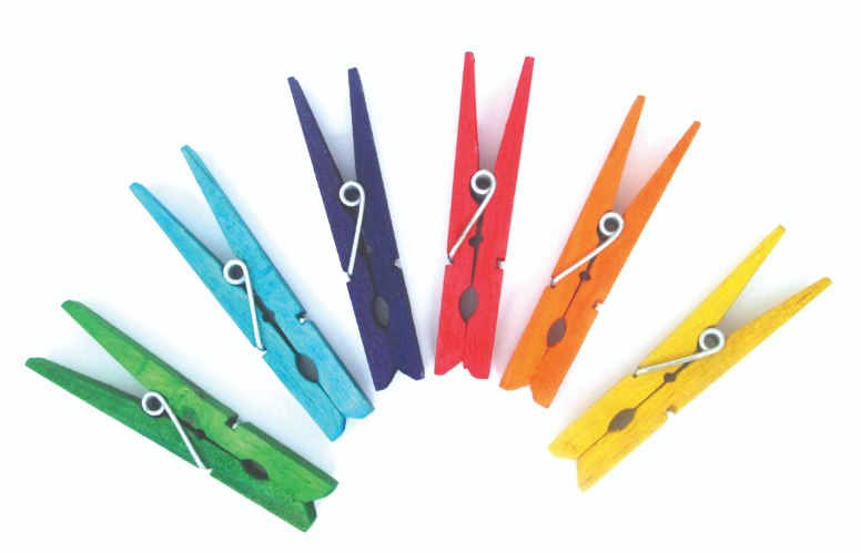 אטבים צבעוניים מעץ