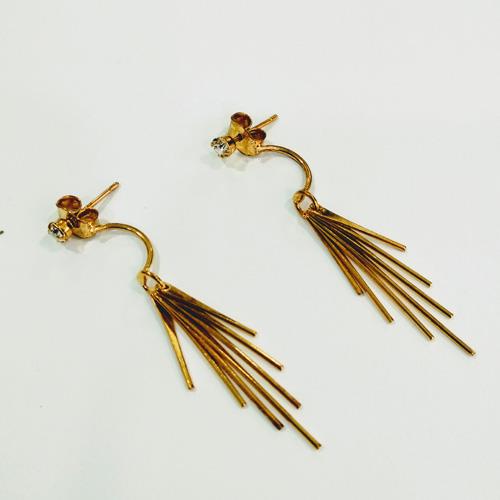 עגיל מוזהב תלוי עם פרנזים