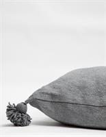 כרית פונפונים