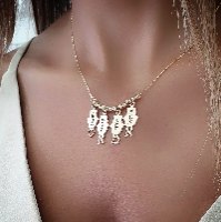 שרשרת חמסות קטנות עם חריטה "אמא" ולב דגם LA341