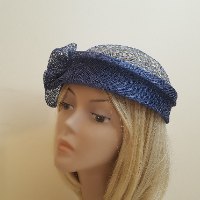 כובע כחול מעוצב דגם תלתלים