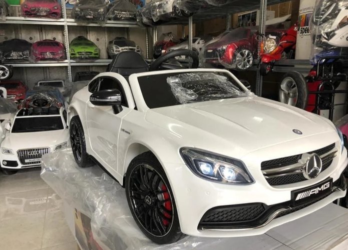 קבריולט מרצדס C63 דגם ספורט לבן