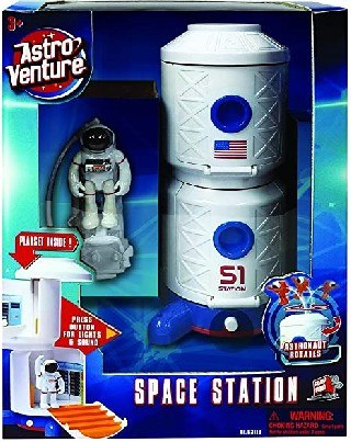 תחנת חלל עם אסטרונאוט