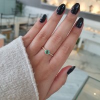 טבעת זהב דגם מיכל עם אבן אמרלד ויהלומים