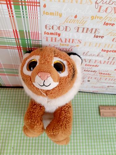 נמר בנגלי עיניים גדולות של ty, ושמו טיגס