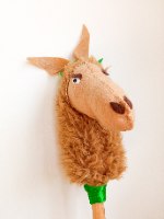 לאמה על מקל