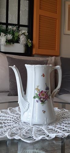 קנקן תה/קפה פרחוני גבוה מפורצלן, נהדר גם  כאגרטל