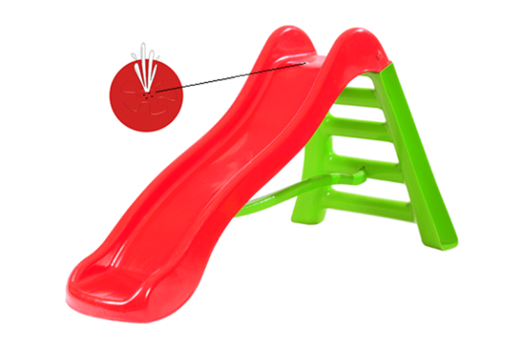 מגלשה עם חיבור למים