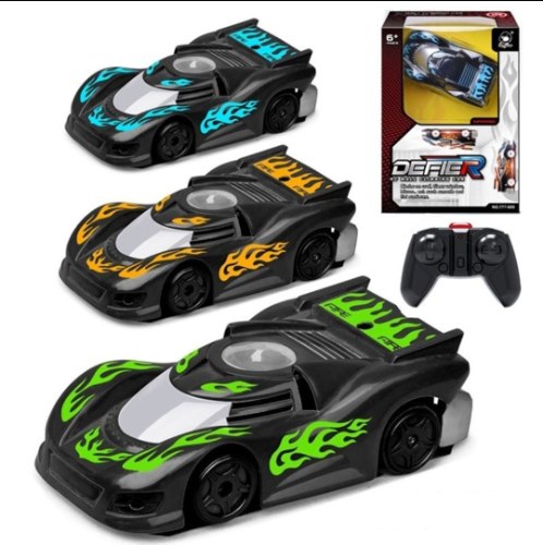 מכונית מטפסת על קירות