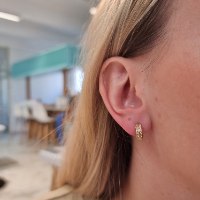 עגילי חישוק זהב חצי חריטת לייזר קטנים 1.2 ס"מ