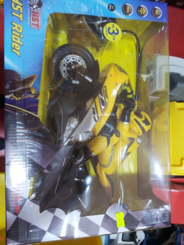 אופנוען על שלט