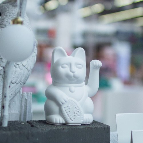 חתול מזל-לבן