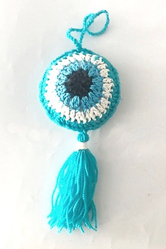 מתלה עין כחולה לברכה ונגד עין הרע סרוגה בעבודת יד בשילוב תורכיז