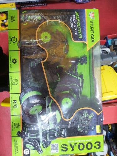 אופנוע על שלט גלגליo מתהפכים