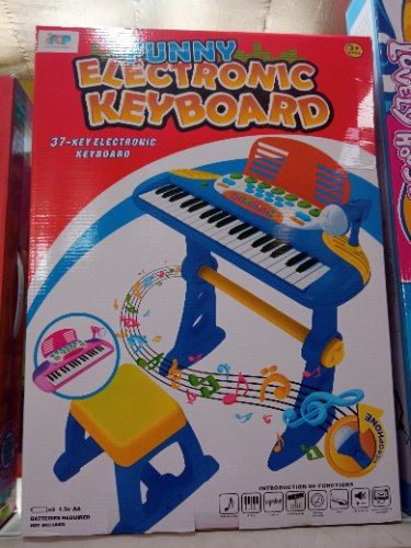 אורגן אלקטרוני ורוד עם כסא