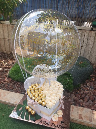 מארז לב חצי פררו חצי פרחי סבון - גדול