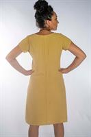 שמלה עם שרוול ומחשוף