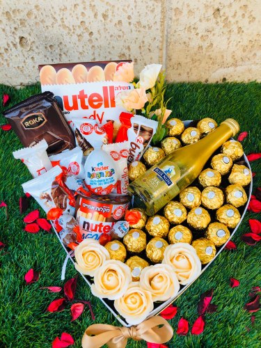 מארז לב פרחים, שוקולד ושמפנייה 24K