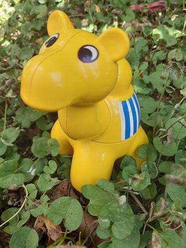 גמל של לגו פרימו, מנגן ומסתובב ע"י מתיחת הקפיץ כשמסובבים את פלג הגוף העליון שלו