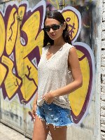 גופיית V גזורה סלאב