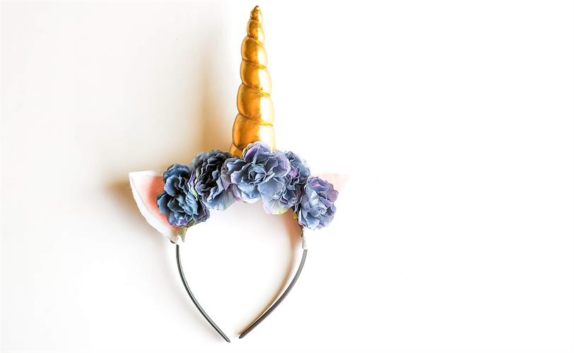 קשתות חד קרן עם פרחים כחול