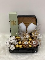 מארז יין במזוודה יוקרתית