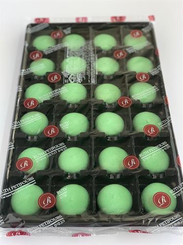 מקרונים ירוקים- 24 חצאים במגש