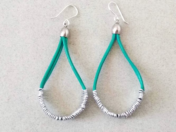 עגילי חישוק גדולים בצורת טיפה