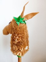 לאמה על מקל